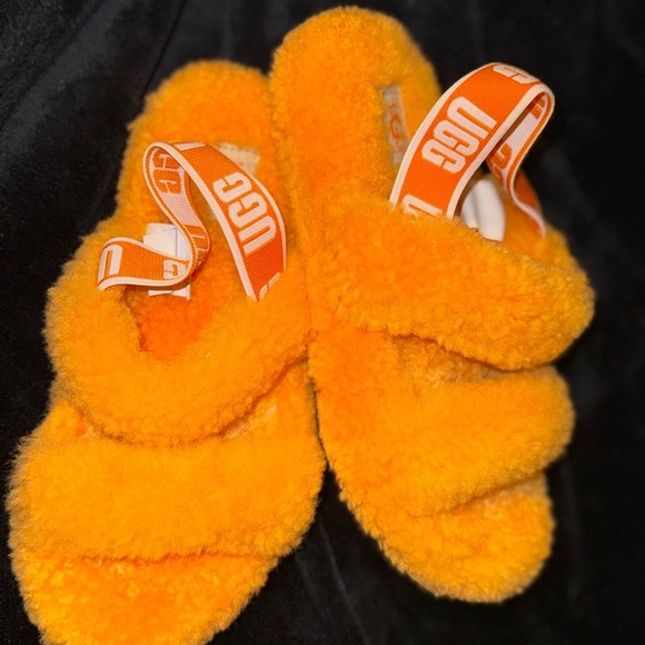 UGG kids Bright Orange Fluffy Slippers Sandal - Picture 1 of 13